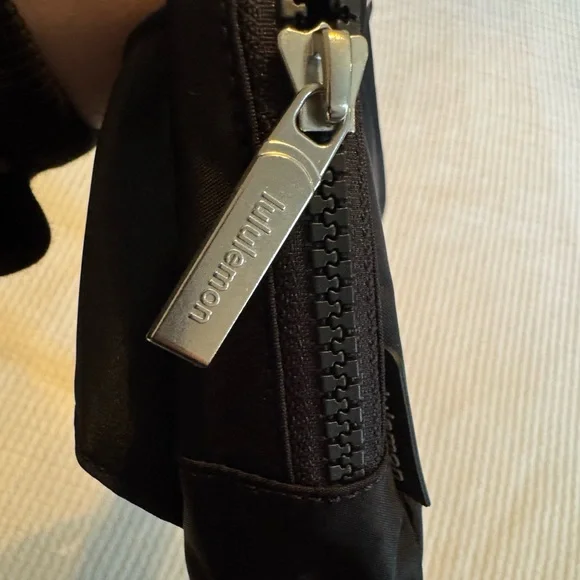 lululemon Everywhere Belt Bag Large 2L - Picture 8 of 10